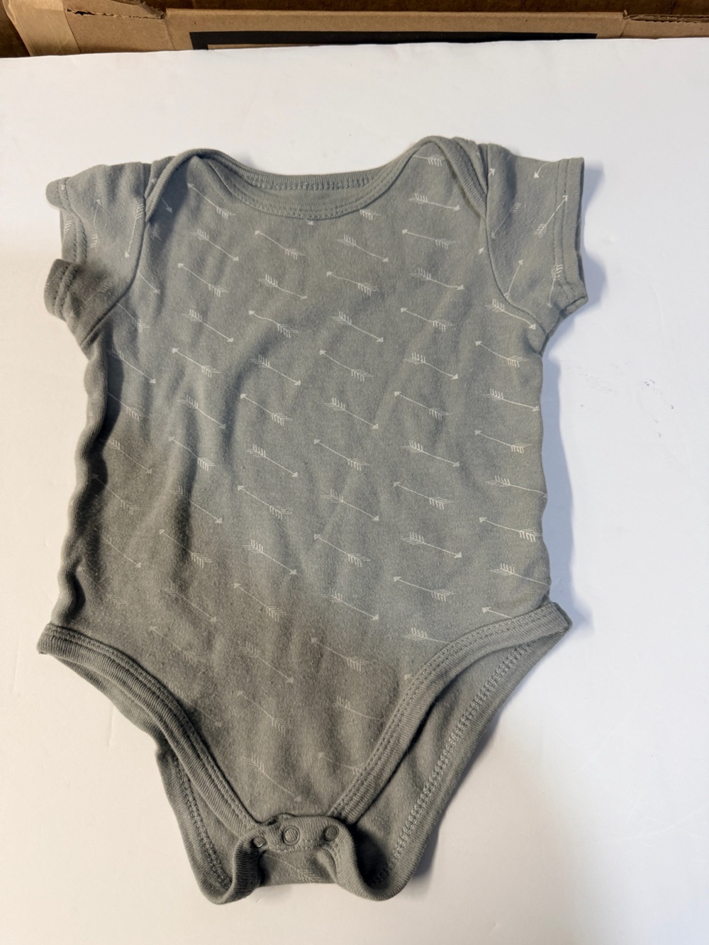 Arrow Print Gray-Green Sleeveless Baby Bodysuit